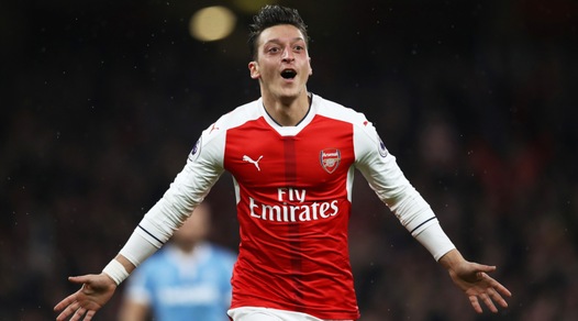 Premier League, l'Arsenal vince e aggancia il Chelsea