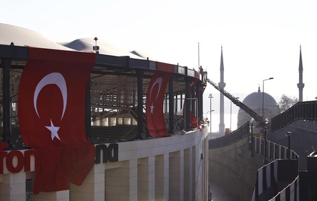 Turchia, esplosione a Istanbul: 38 morti, 7 civili