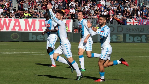 Serie A, Cagliari-Napoli 0-5: tripletta Mertens, Hamsik supera Cavani