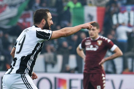 Serie A, Torino-Juventus 1-3: doppietta Higuaìn, festa in rimonta