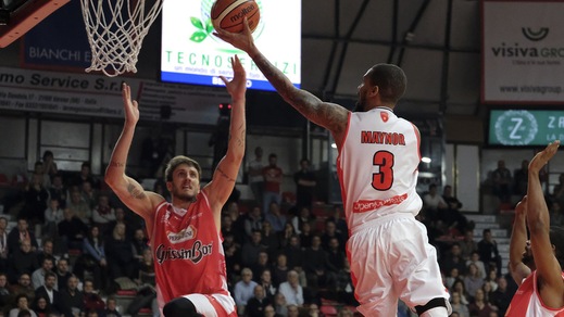 Maynor doma Reggio Emilia, Varese torna a vincere