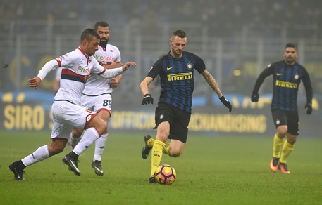 Moviola Serie A: Regolare l’1-0 di Brozovic. Che dubbio su Laxalt!