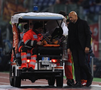 Roma-Milan, Bruno Peres ko: esce in barella