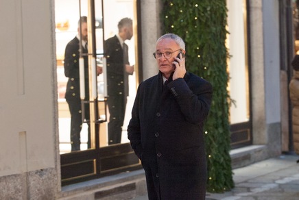 Paparazzato: Ranieri in giro a Milano, pausa caffè per l'allenatore del Leicester