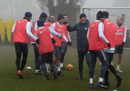 Inter, nebbia e risate per l'allenamento ad Appiano Gentile