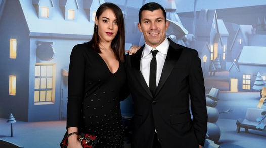 Il tifoso a Medel: «Hai una moglie così solo per i soldi». Lui: «Vai a piangere alla Fifa»