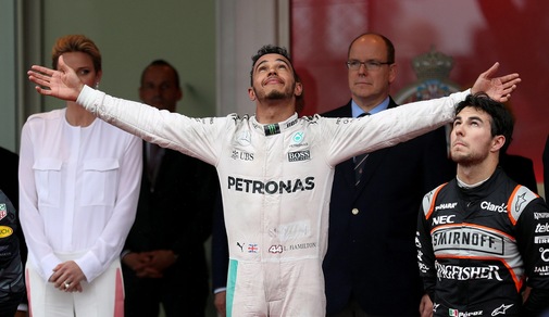 F1, Hamilton: «Voglio un compagno forte. Alonso? L'ho già battuto»