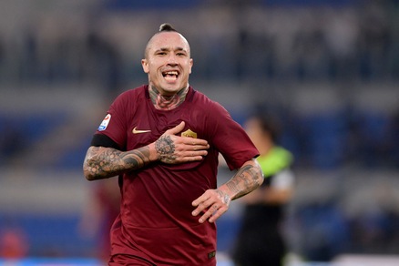 Nainggolan  a Roma sta come un Papa. Anzi, come Totti