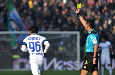 Sassuolo-Inter, Gabigol entra al 90' e si prende il giallo: quanti sfottò sul web!