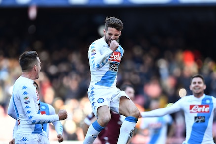 Napoli-Torino 5-3: poker Mertens e sorpasso al Milan