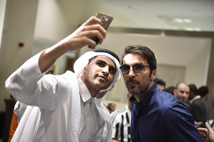 Grande accoglienza per la Juventus, autografi e foto all'aeroporto
