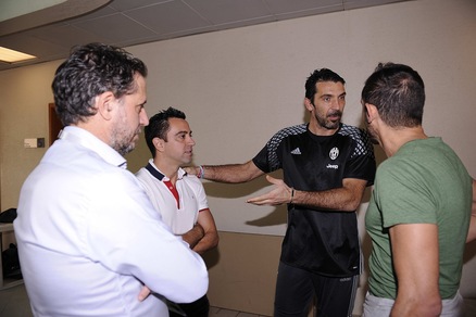 Xavi: «Buffon meriterebbe Champions e Pallone d'Oro»