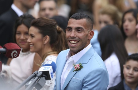 Tevez, matrimonio con scasso