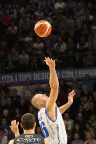 Schiaffo in faccia al giocatore 14enne, squalificato allenatore di basket a Ischia