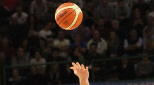 Schiaffo in faccia al giocatore 14enne, squalificato allenatore di basket a Ischia