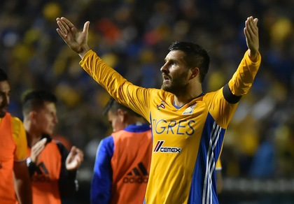 Messico, paura per Gignac: lascia il campo in ambulanza