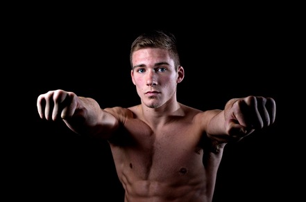 Il pugile Nick Blackwell esce dal coma dopo l'ultimo grave incidente