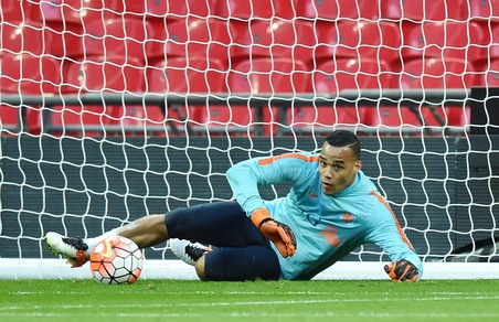 Il Tottenham blinda la porta: dopo Lloris prolunga il suo vice Vorm