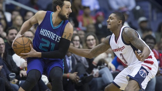 Nba: Hornets ok ma Belinelli si ferma, Denver perde