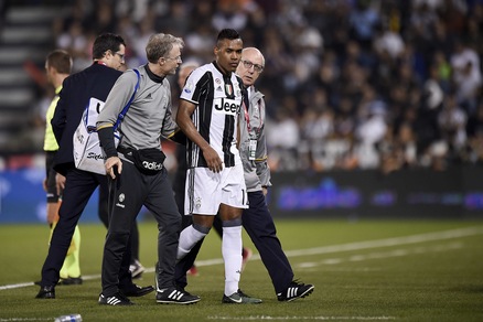Juventus, gli esami di Alex Sandro: è trauma distrattivo ai flessori