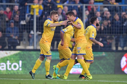 Frosinone all'ultimo tuffo: aggancio al Verona capolista