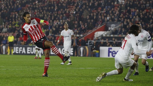 In Inghilterra: «La Juve pensa a van Dijk»