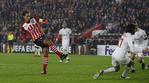 In Inghilterra: «La Juve pensa a van Dijk»