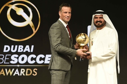 I cinesi non si fermano: ora tentano di ingaggiare il miglior arbitro del mondo