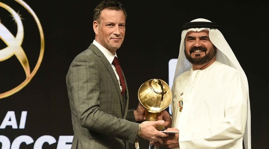 I cinesi non si fermano: ora tentano di ingaggiare il miglior arbitro del mondo