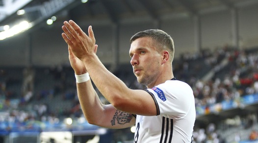 Offerta cinese per Podolski del Galatasaray, c'è l'idea 'Chicharito' Hernandez per il Chelsea