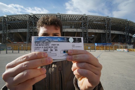 Napoli, da domani 45 mila biglietti per il Real: distinti a 100 euro, curve a 50