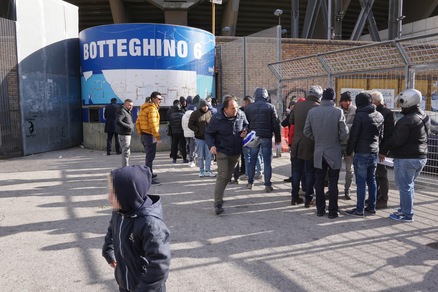 Napoli-Real, esauriti in meno di un'ora i biglietti delle tribune
