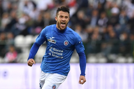 Serie B, Novara-Carpi 2-1: Sansone e Galabinov decisivi su punizione