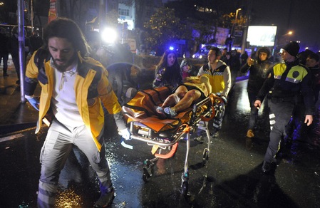 Istanbul, capodanno di sangue: 39 morti in attacco in discoteca