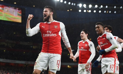 Premier League, Giroud trascina l'Arsenal. Il Chelsea è a 9 punti