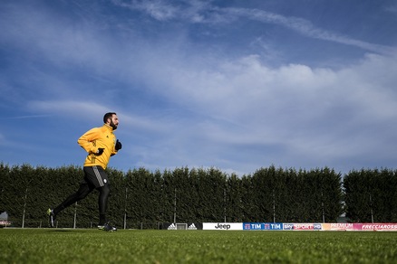 La Juventus torna in campo: Allegri ritrova Higuain