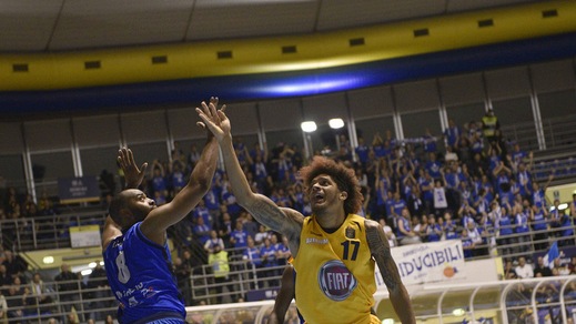 Landry sbanca Torino, Pistoia stende Reggio Emilia