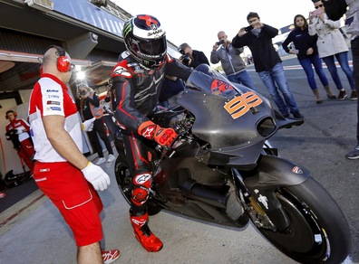 MotoGp, Lorenzo: «Voglio scrivere la storia con Ducati»