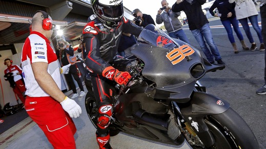 MotoGp, Lorenzo: «Voglio scrivere la storia con Ducati»