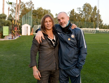 Claudio Caniggia visita l'Inter e sono subito sorrisi e buon umore