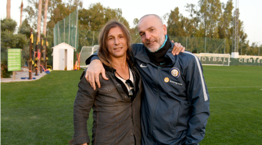 Claudio Caniggia visita l'Inter e sono subito sorrisi e buon umore