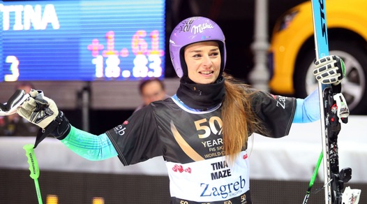 Tina Maze saluta lo sci sulla sua pista di Maribor