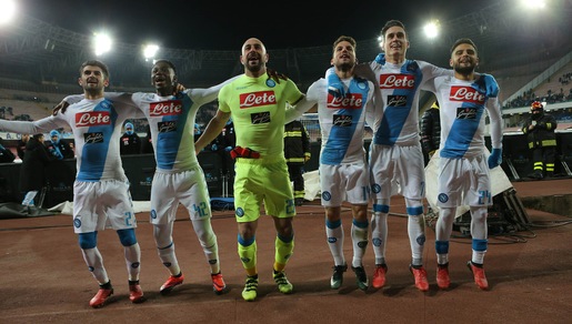 Napoli, la maglia bianca porta ancora fortuna: ecco la quarta vittoria