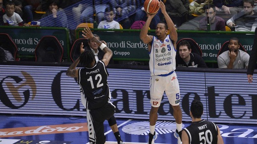 Basket, Sassari schianta Caserta e vola alle Final Eight