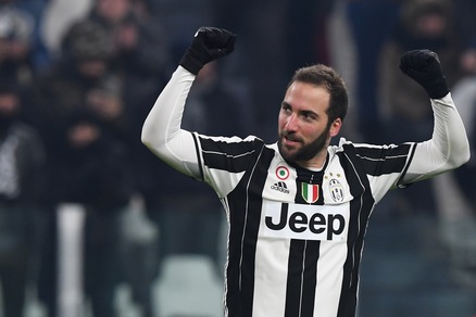 Juventus-Bologna 3-0: Higuain e Dybala, il 2017 inizia con un record