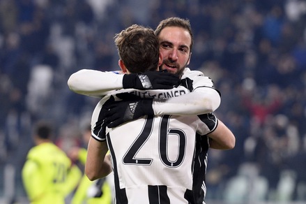 Serie A, Juventus-Bologna 3-0: doppio Higuain e Dybala, Roma a -4
