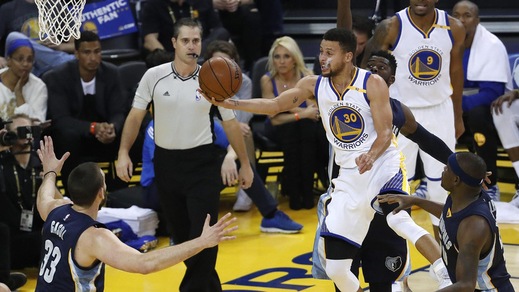 Curry salva i Warriors, Lebron sbanca Phoenix