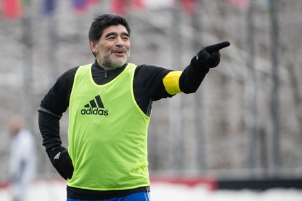 Maradona torna in campo tra le nevi di Zurigo