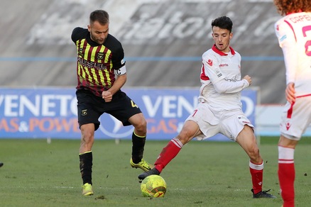 Arezzo, per il centrocampo preso Cenetti dal Bassano a titolo definitivo