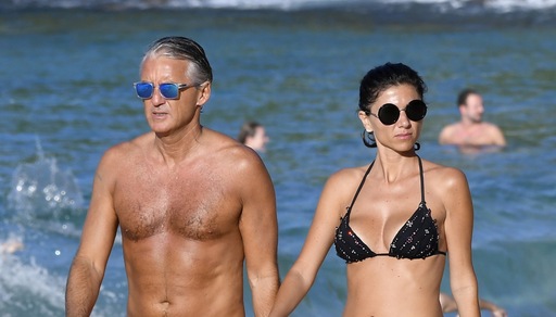 Roberto Mancini in vacanza alle Antille con la fidanzata